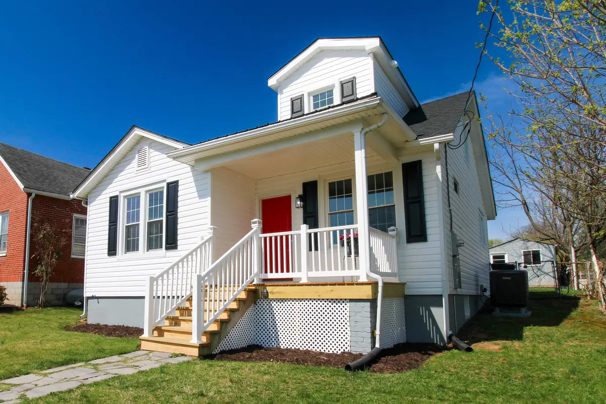 128 Waverly St S, Staunton, VA 24401 - #1