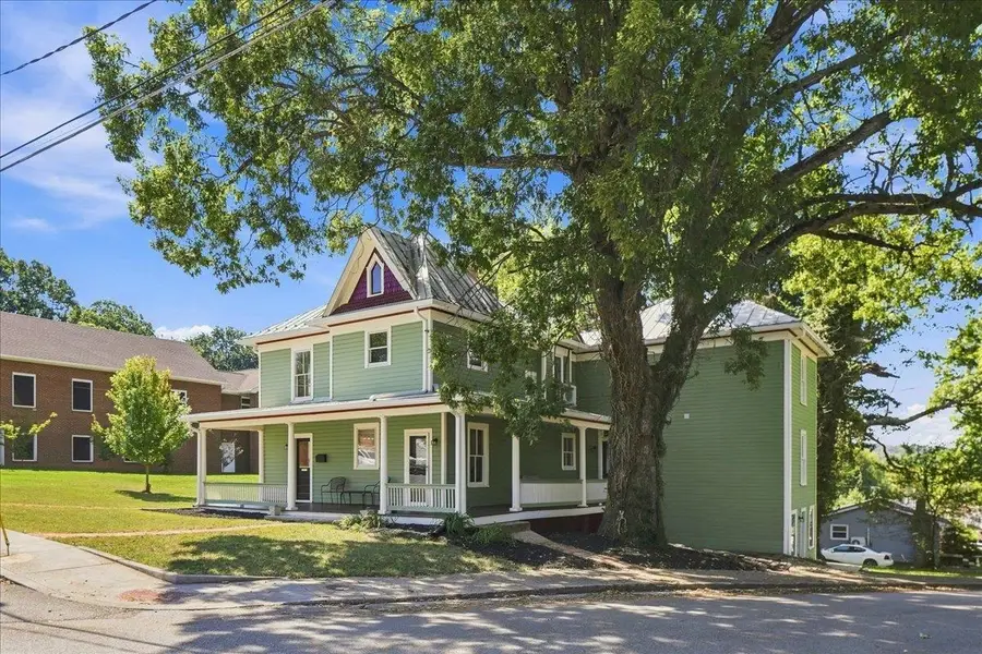 944 Sudbury St, Staunton, VA 24401 - #3