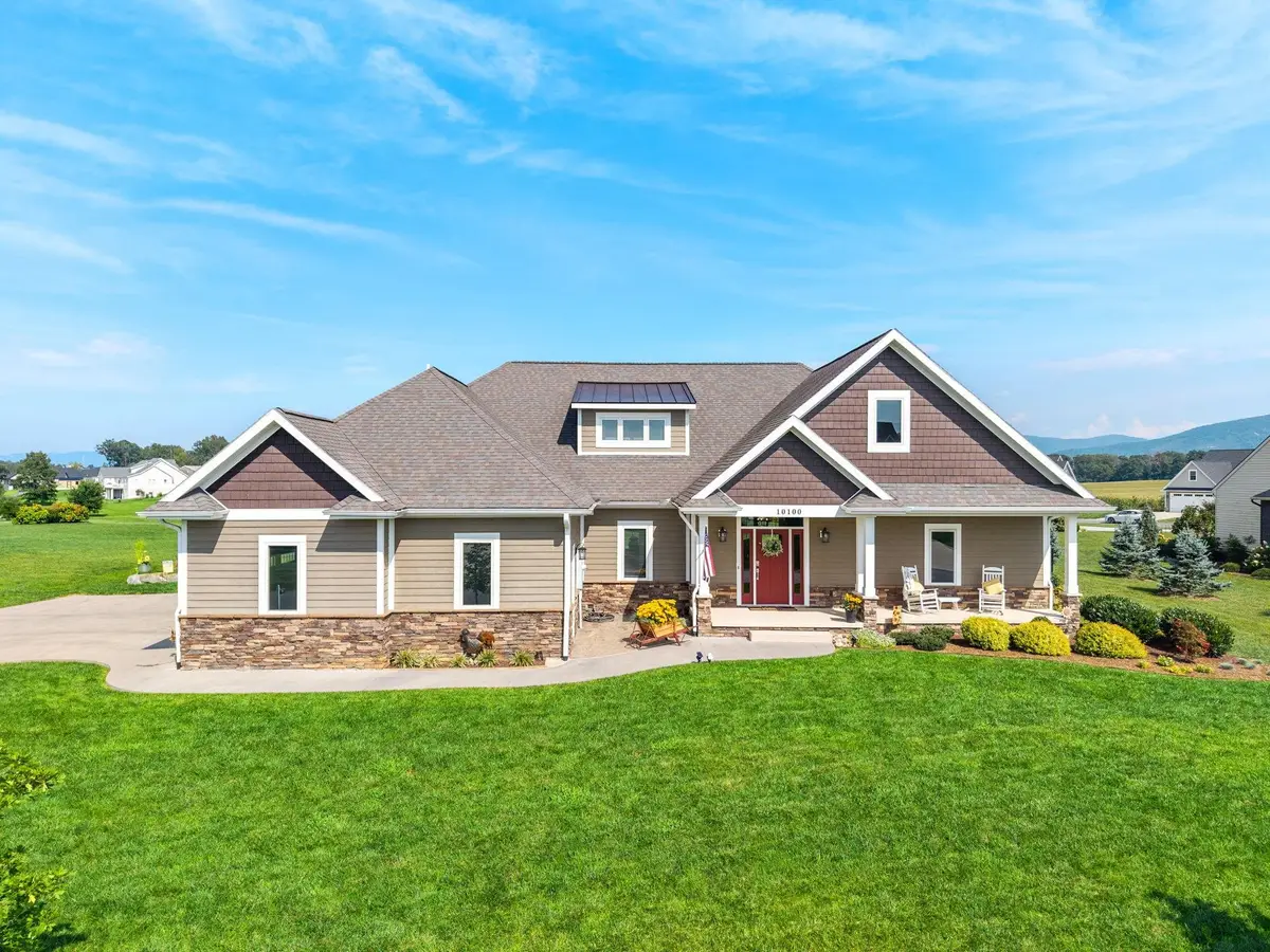 10100 Dalmatian Dr, McGaheysville, VA 22840 - #1
