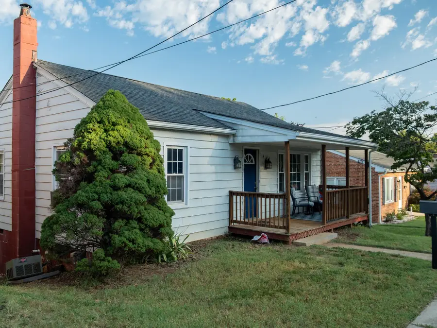 204 Lake Ave, Staunton, VA 24401 - #2