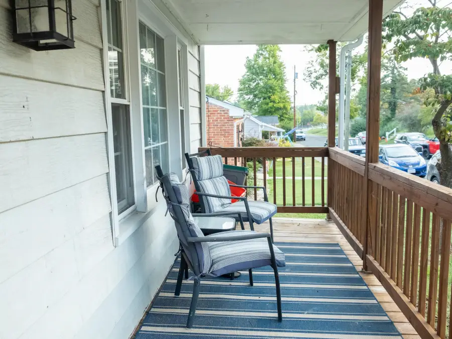 204 Lake Ave, Staunton, VA 24401 - #3