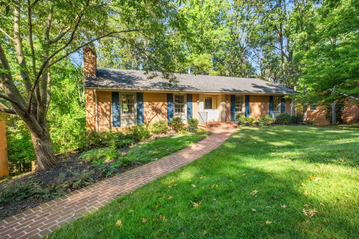 1209 Pinehurst Rd, Staunton, VA 24401 - #1