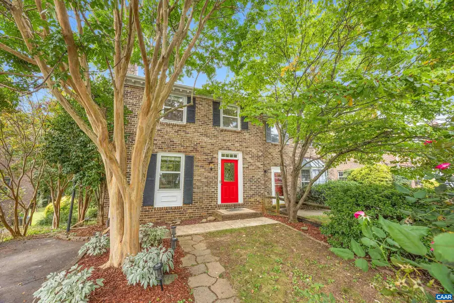 71 Court Pl, Charlottesville, VA 22901 - #2