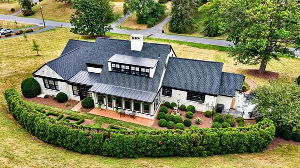 1431 Dogwood Rd, Staunton, VA 24401