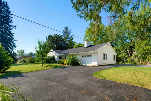 1217 Meadowbrook Rd, Waynesboro, VA 22980