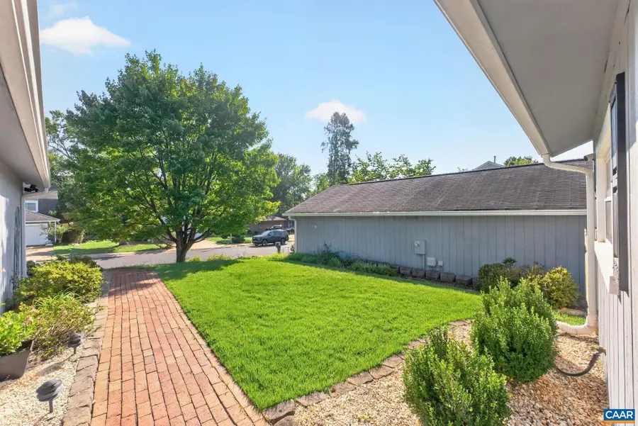 262 Lakeview Dr, Charlottesville, VA 22901 - #2