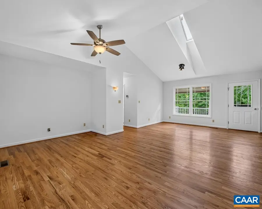368 Hummingbird Rd, Scottsville, VA 24590 - #3
