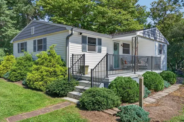 366 Hermitage Rd, Staunton, VA 24401