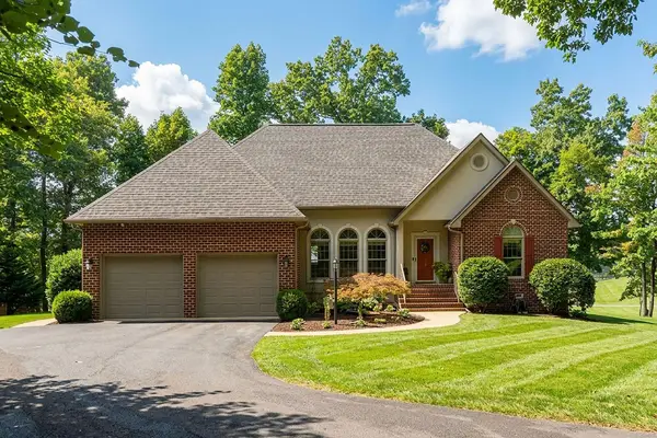 52 Hickory Woods Dr, Fishersville, VA 22939