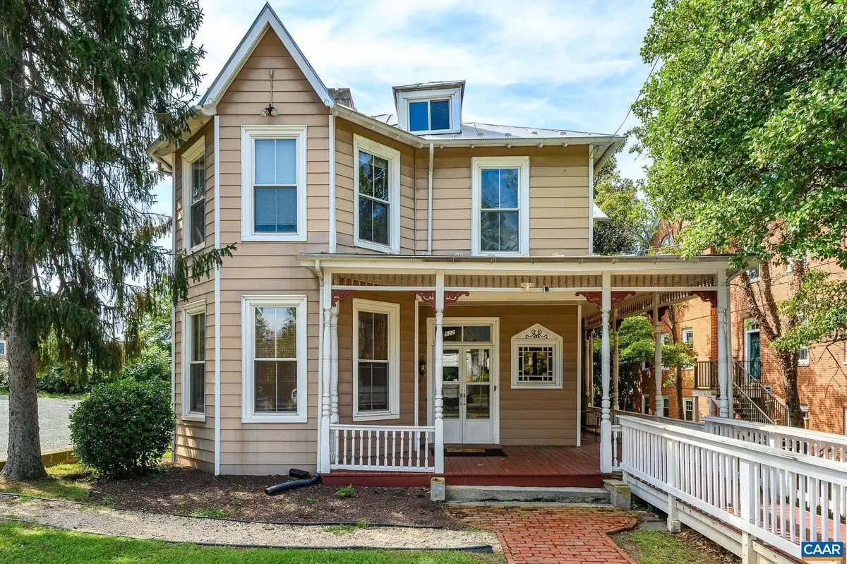922 Jefferson St E, Charlottesville, VA 22902 - #1