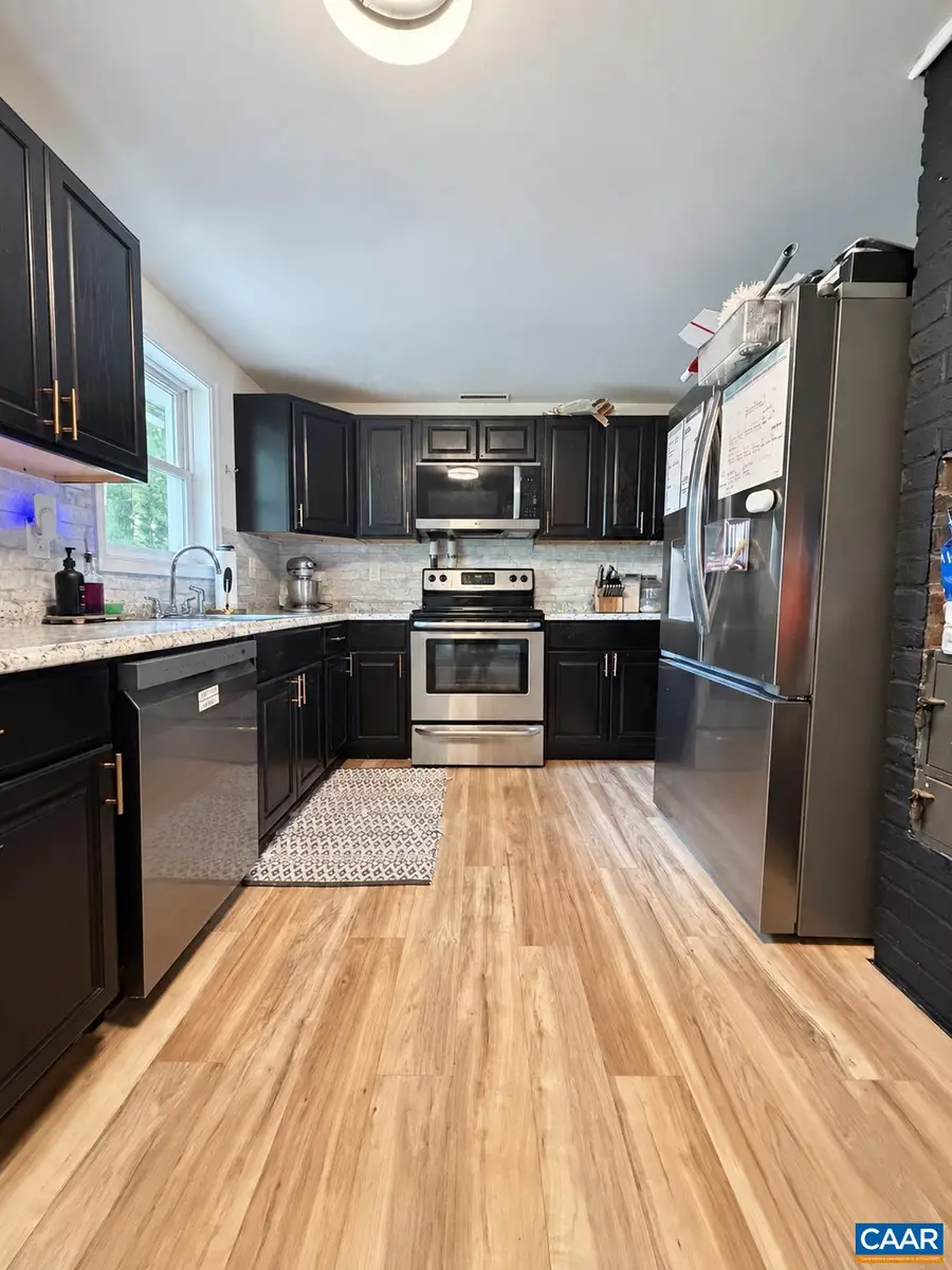 596 North Lakeshore Dr, Louisa, VA 23093 - #2