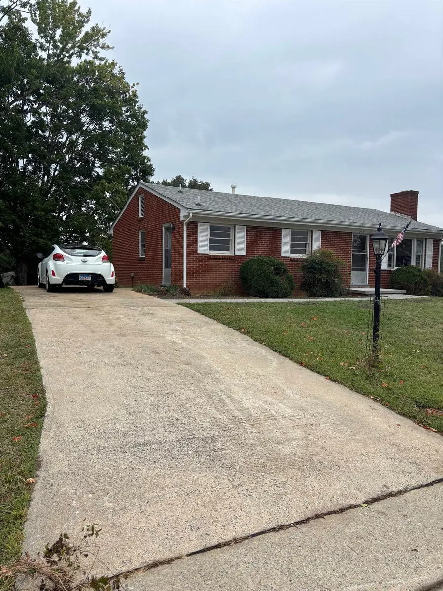 316 Monument Dr, Staunton, VA 24441 - #3