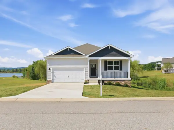 199 Waterfront Dr, Raphine, VA 24472