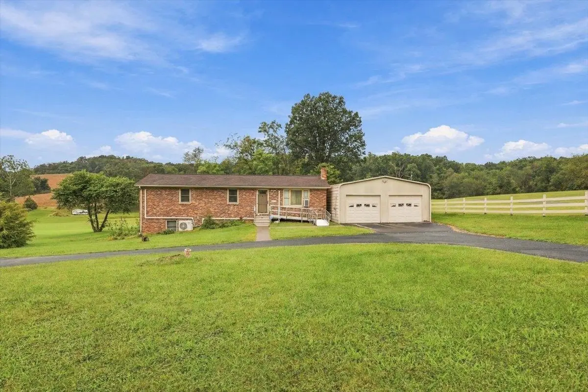 906 Boyers Rd, Harrisonburg, VA 22801 - #1