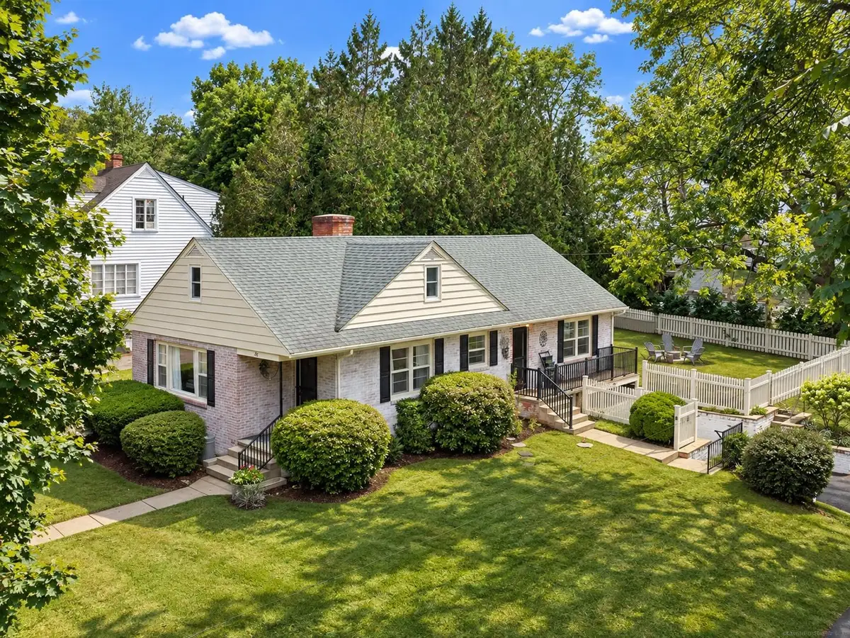 201 Fraser Ln, Staunton, VA 24401 - #1