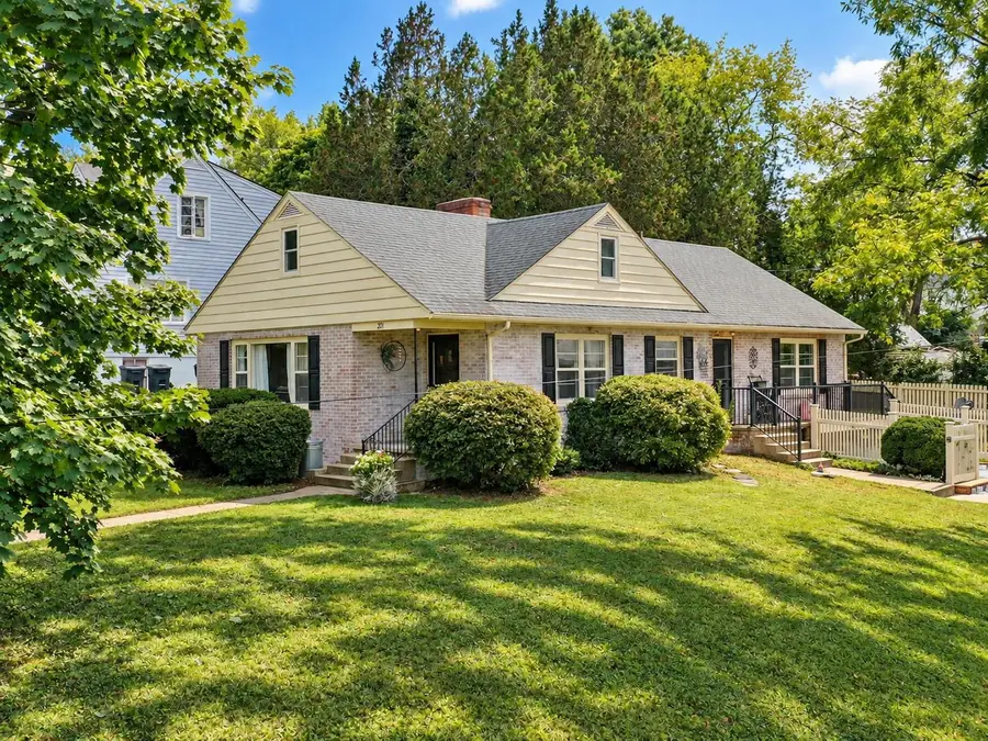 201 Fraser Ln, Staunton, VA 24401 - #2