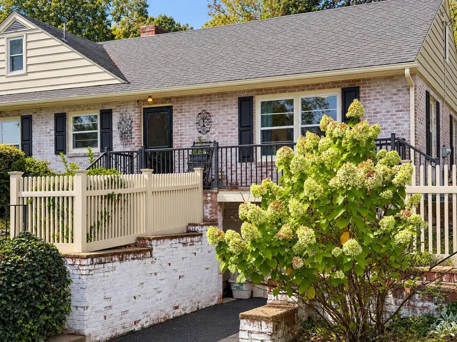 201 Fraser Ln, Staunton, VA 24401 - #3