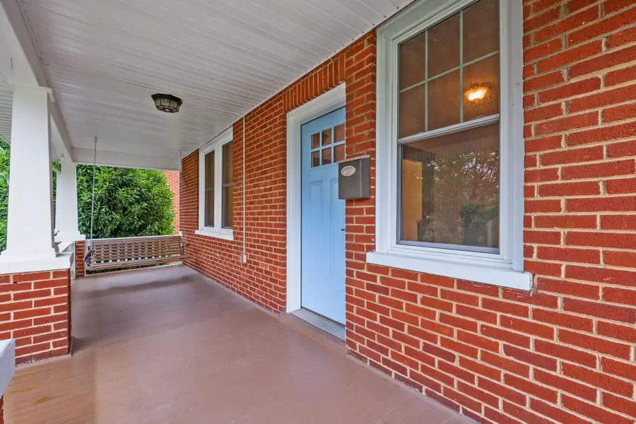 355 Florence Ave, Waynesboro, VA 22980 - #2