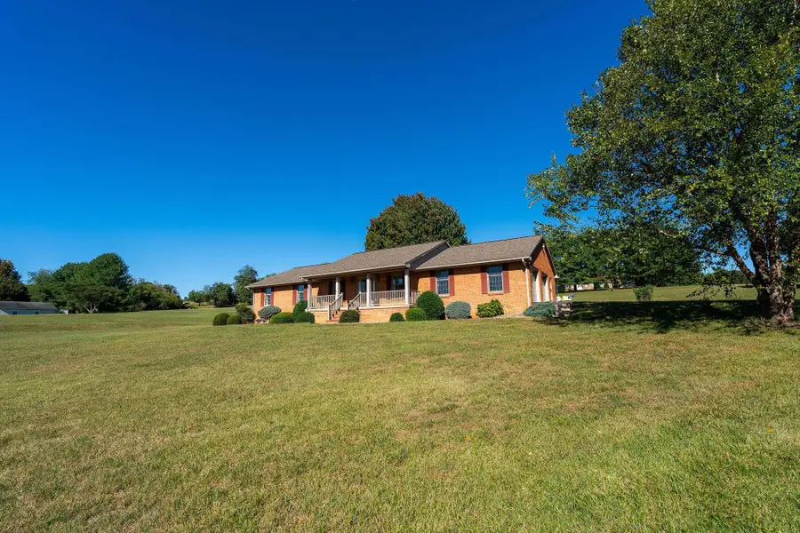 2945 Lee Jackson Hwy, Staunton, VA 24401 - #3