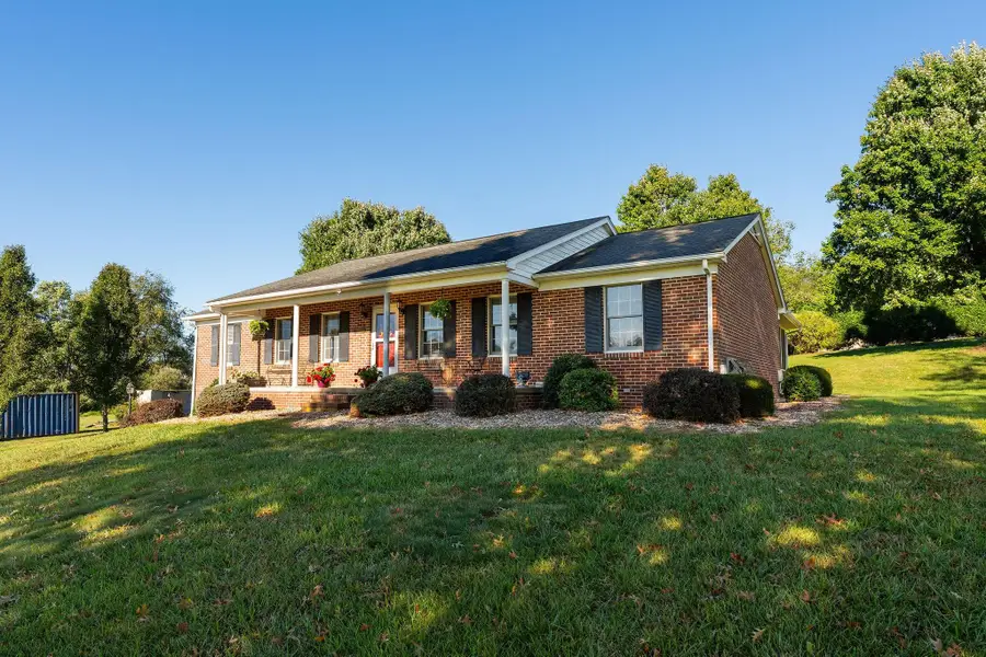 5403 Lee Jackson Hwy, Greenville, VA 24440 - #2