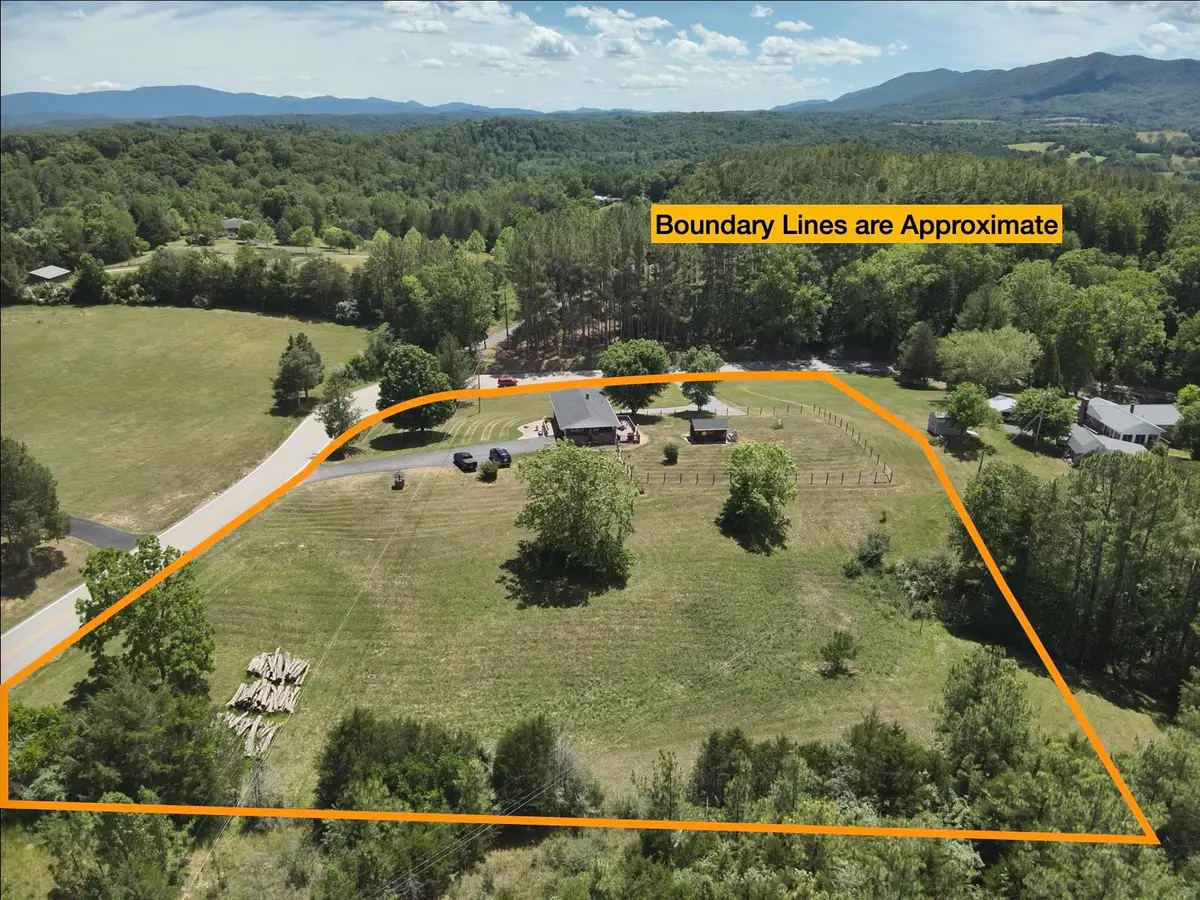 896 Collierstown Rd, Lexington, VA 24450 - #1