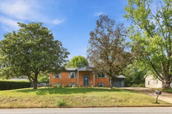 660 Blue Ridge Dr, Harrisonburg, VA 22802