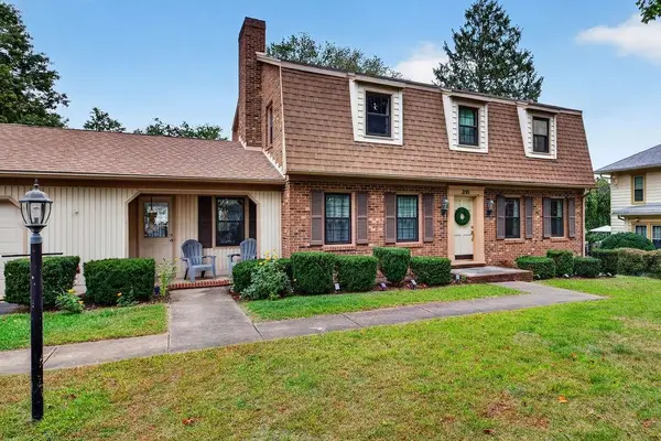 318 College Cir, Staunton, VA 24401