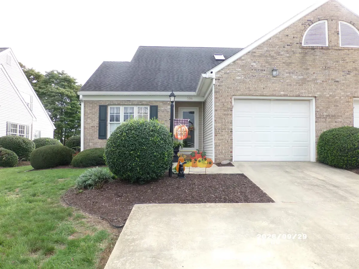 601 Brandon Cir, Waynesboro, VA 22980 - #1