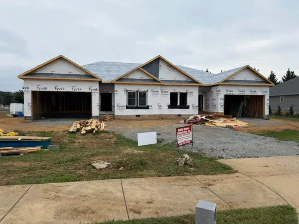 8 Meriwether Cir, Stuarts Draft, VA 24401