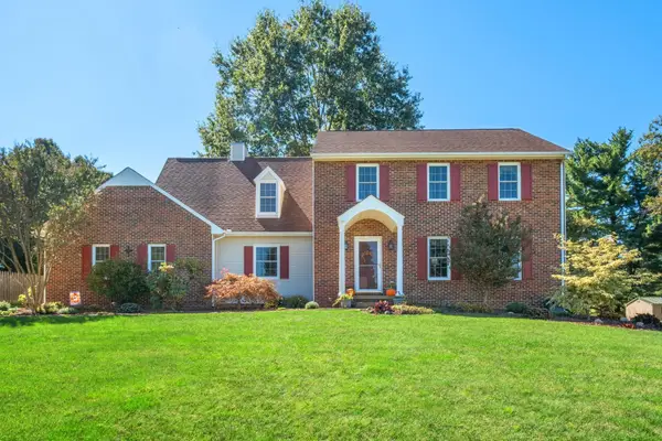 87 Sunset Dr, Waynesboro, VA 22980
