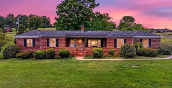11 Avalon Ln, Lexington, VA 24450