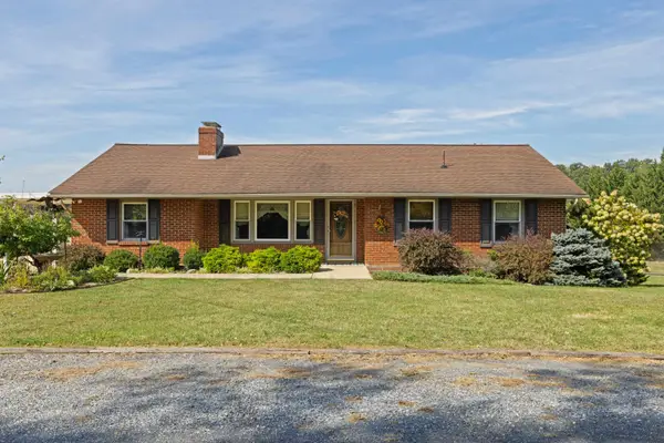 517 Old White Hill Rd, Stuarts Draft, VA 24477