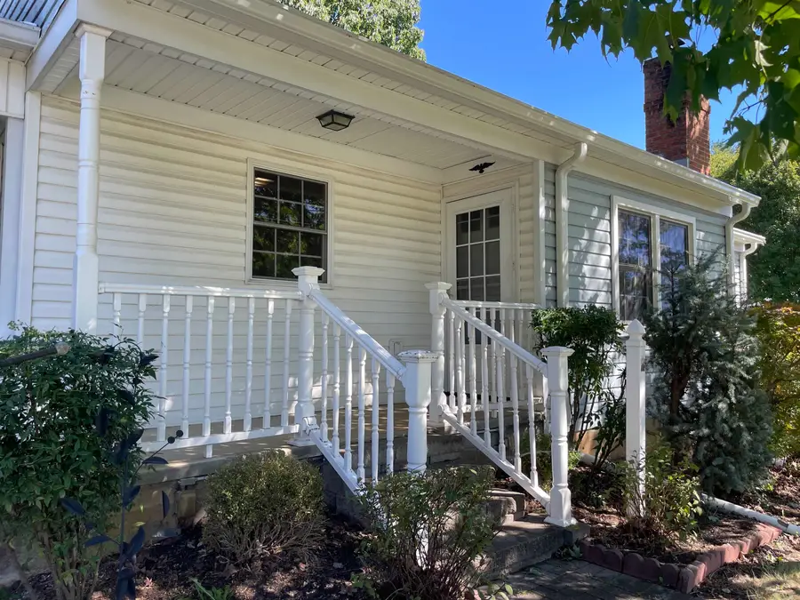 201 Robin Hood Rd, Staunton, VA 24401 - #2