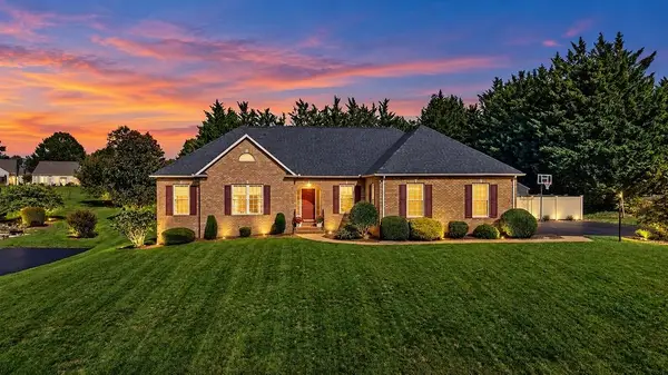 717 Pelham Dr, Waynesboro, VA 22980