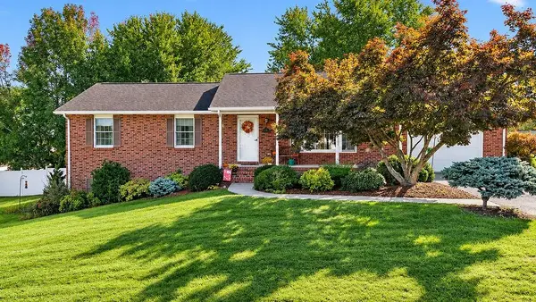 94 Valley View Ave, Mount Sidney, VA 24467