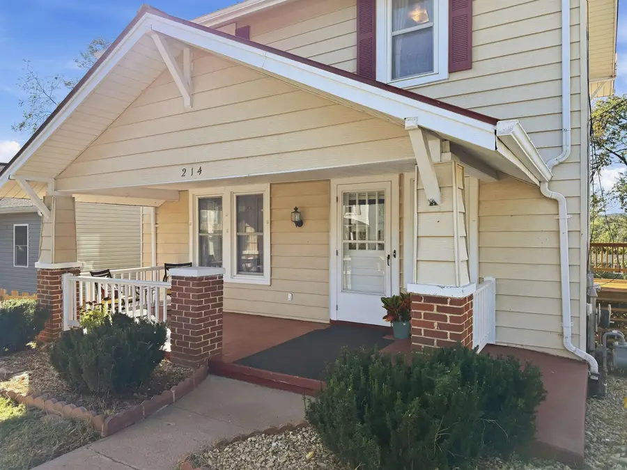 214 Thompson St, Staunton, VA 24401 - #3