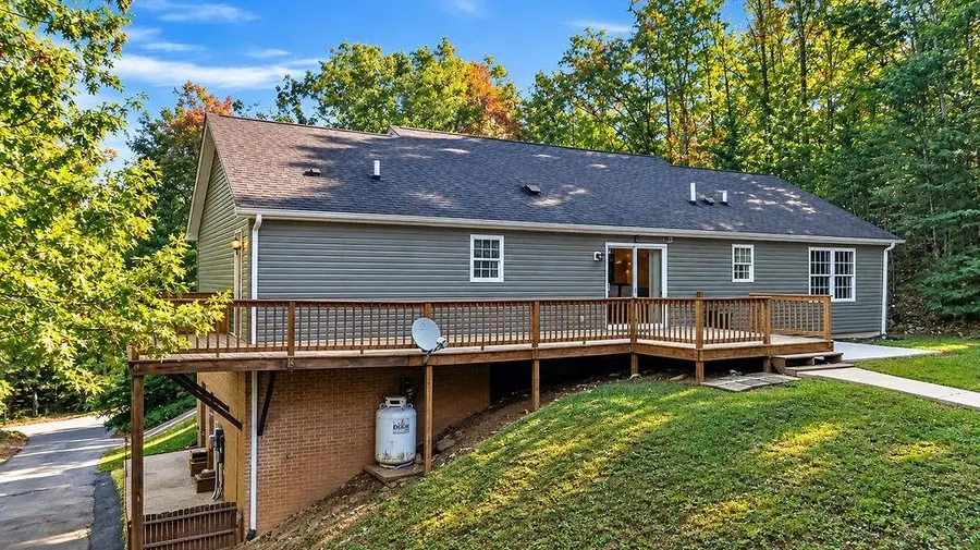145 S Woodland Ave, Buena Vista, VA 24416 - #3