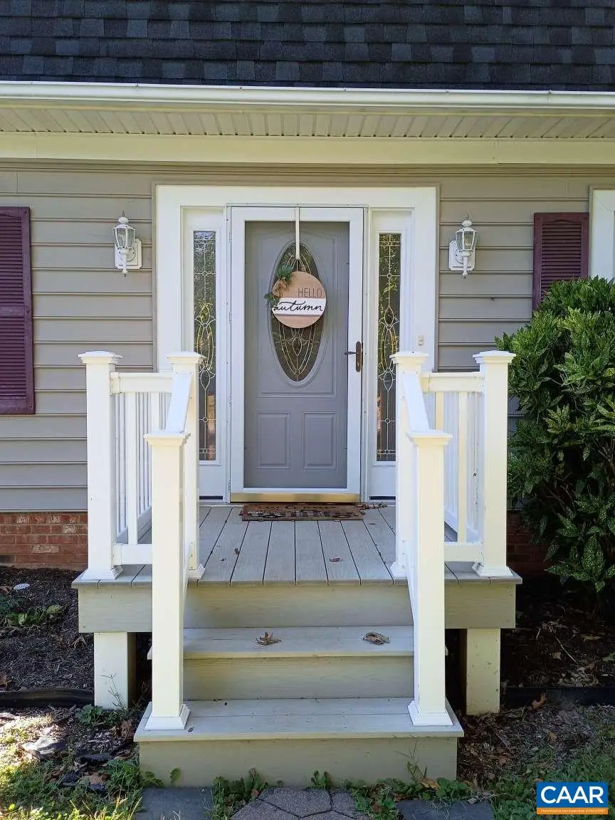 206 Robinhood Rd, Staunton, VA 24401 - #2