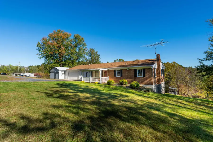 615 Vinegar Hill Rd, Churchville, VA 24421 - #2