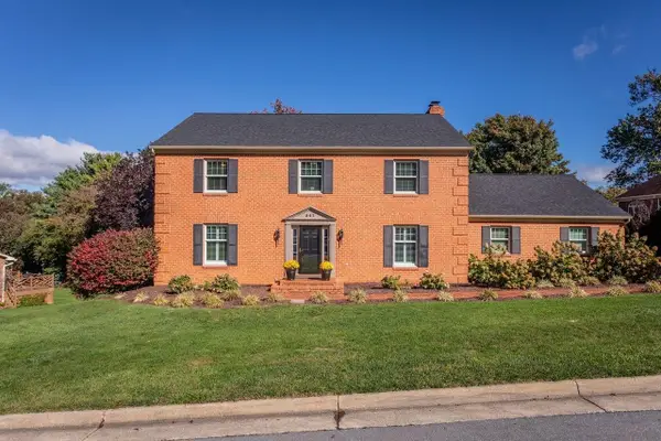 247 Divot Dr, Harrisonburg, VA 22801