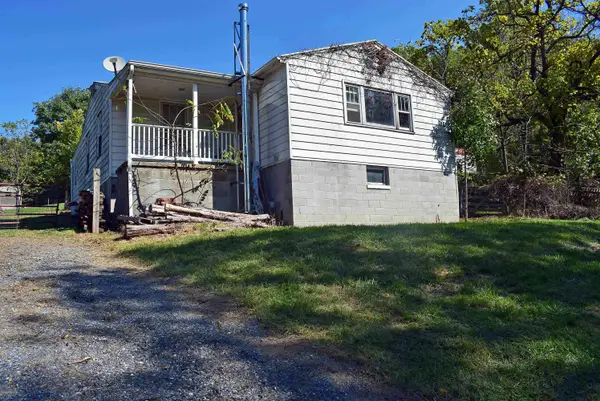 197 Waldrop Rd, Swoope, VA 24479