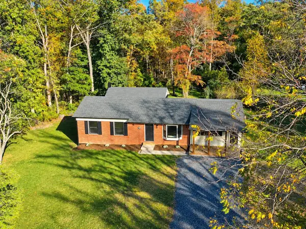 84 Greenbriar Ln, Stuarts Draft, VA 24477