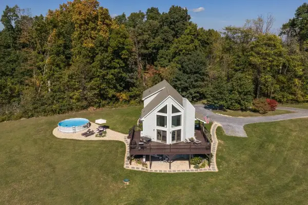 733 Chestnut Ridge Rd, Staunton, VA 24401