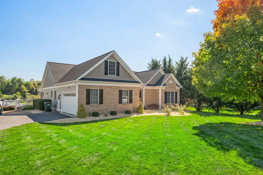 304 Gray Dr, Waynesboro, VA 22980 - #3
