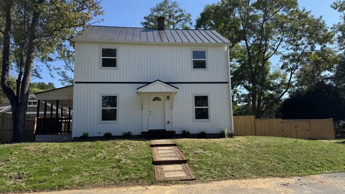 174 N Winchester Ave, Waynesboro, VA 22980 - #1