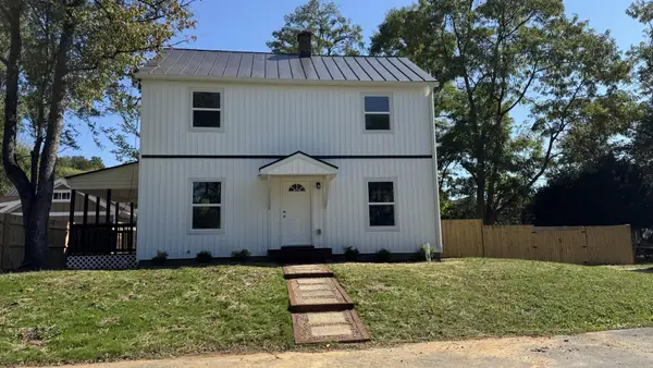 174 N Winchester Ave, Waynesboro, VA 22980