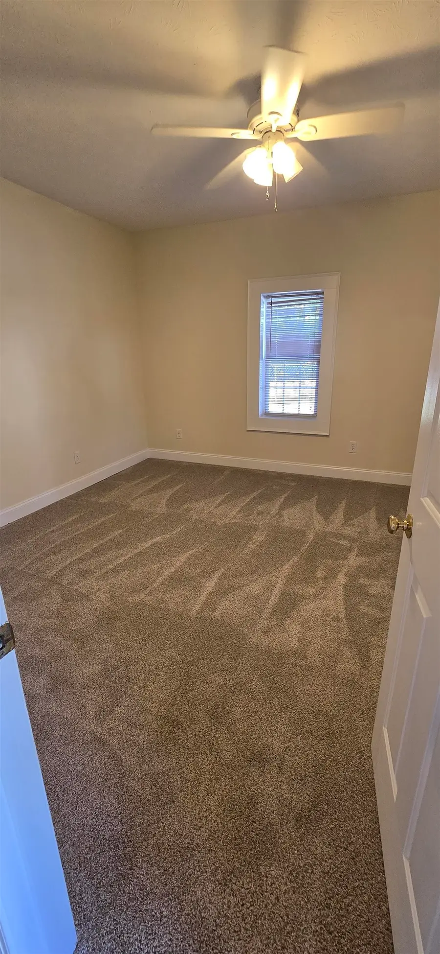 617 Western Rd, Waynesboro, VA 22980 - #3