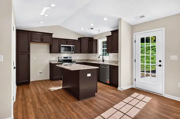 108 Brook Glen Ln, Staunton, VA 24401