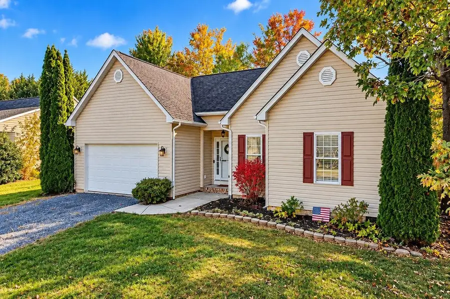 115 Northwood Dr, Waynesboro, VA 22980 - #2
