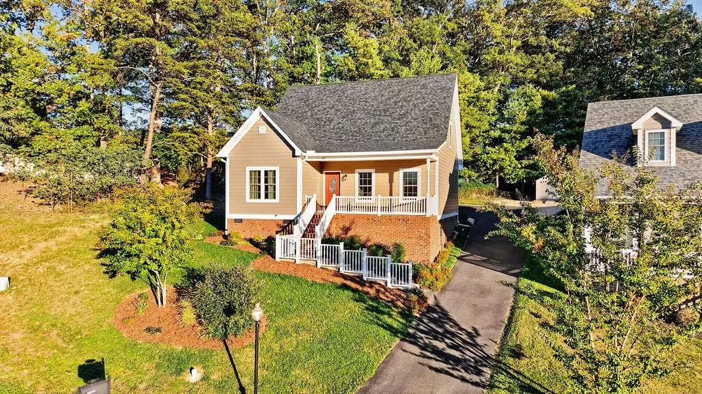 207 Bell Creek Dr, Staunton, VA 24401 - #1
